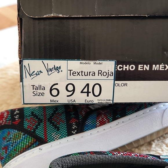 NWT IOB Vintage Women's Textura Rojo Slip-on Sneakers - Picture 10 of 13